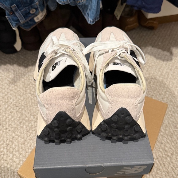 New Balance 327 Sneakers Shoes - Picture 3 of 5